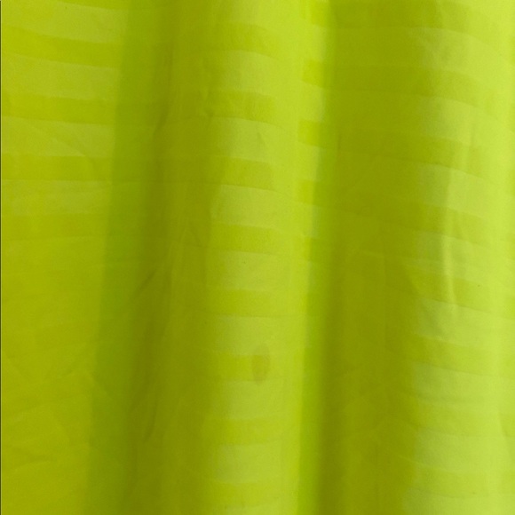 Athletic Top Short Sleeve By Under Armour - Picture 2 of 6